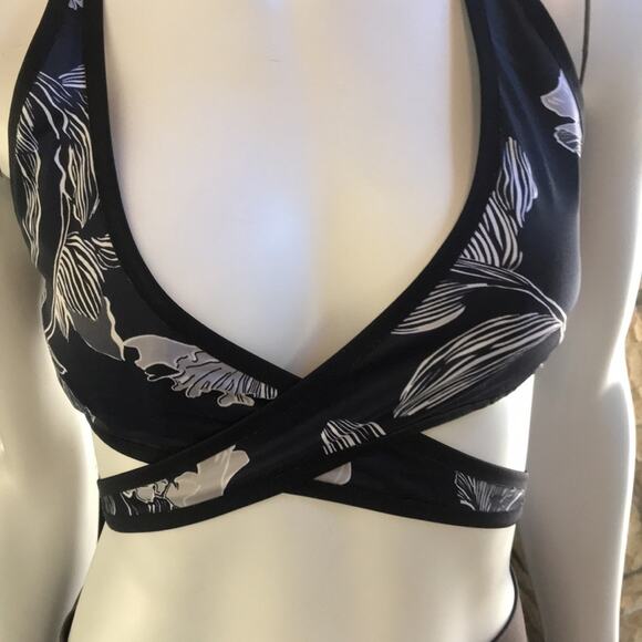 Athleta Floral Fiore Wrap Black Bikini Swim Top UPF 50+ Women's Size XS - Picture 4 of 8